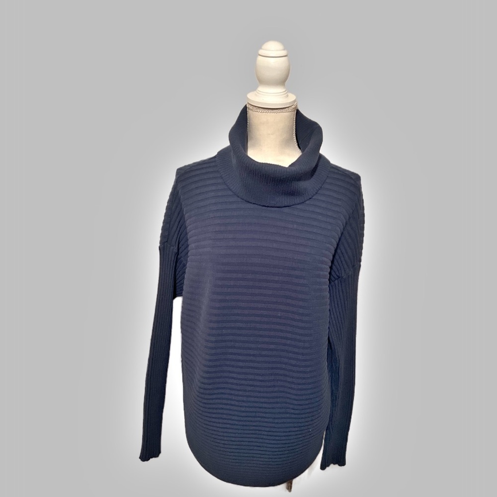 Chicos Zenergy turtleneck sweater size medium